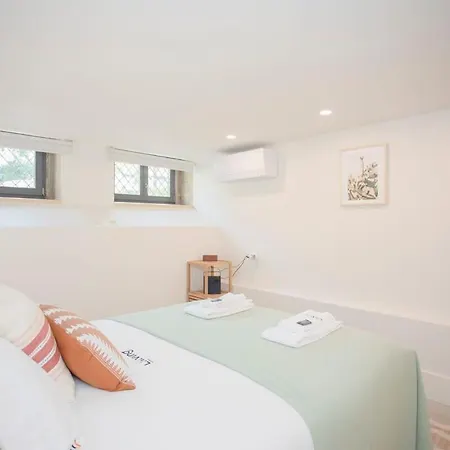 Liiiving In - Haven Pool Apartment