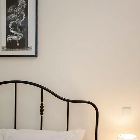 Liiiving In - Haven Pool Apartment