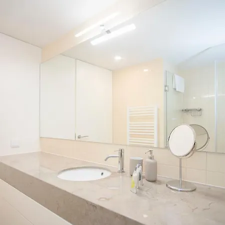 Liiiving In - Haven Pool Apartment